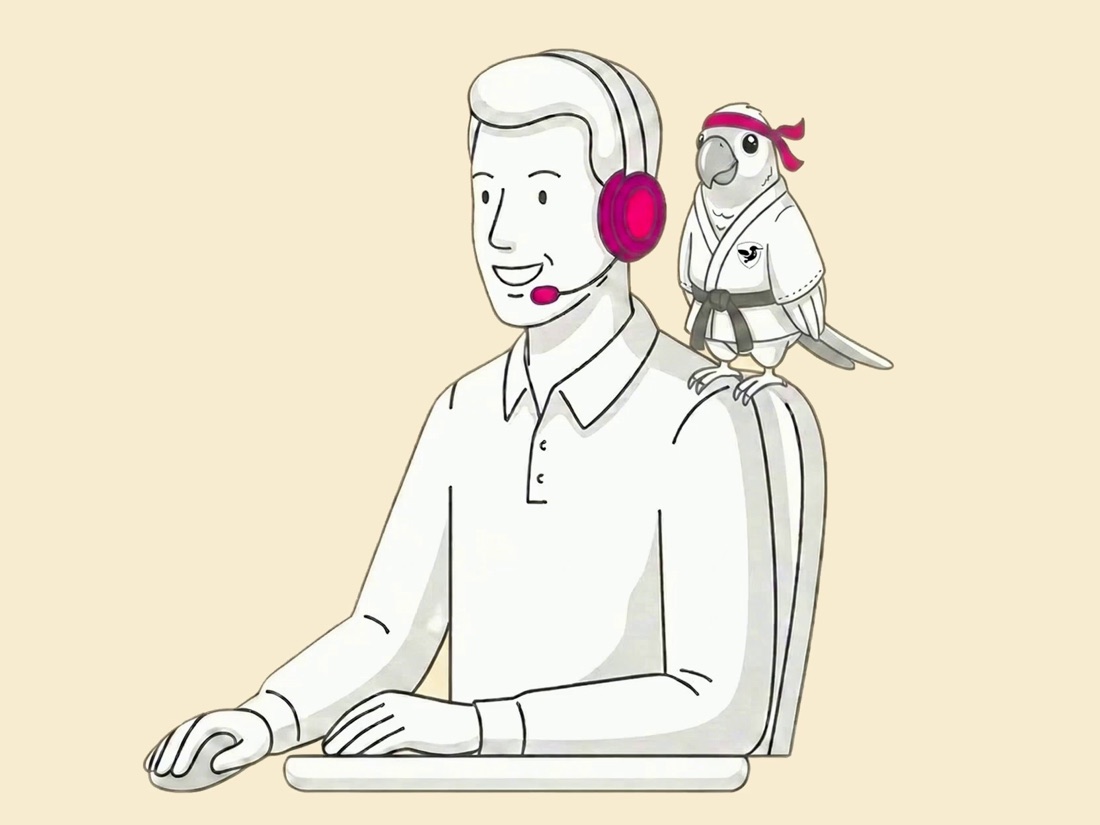 Een medewerker met headset, met DojoBird op zijn schouder